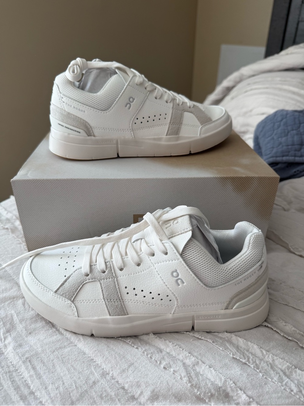 New In Box On Cloud The Roger Clubhouse White And Sand Sneakers Shoes Women’s 7